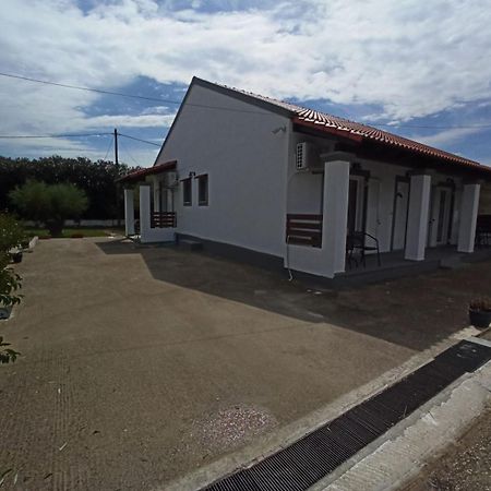 Vila. Dionysos 圣乔治斯 外观 照片